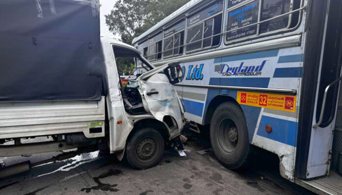 திஸ்ஸ - மாத்தறை பிரதான வீதியில் லொறி - பஸ் மோதி விபத்து ; ஒருவர் படுகாயம்