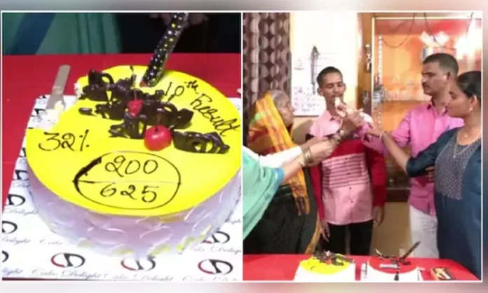 இந்தியாவில் தேர்வில் தோல்வியடைந்த மாணவன் கேக் வெட்டி கொண்டாடிய பெற்றோர்