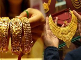 24 கரட் தங்கம் ஒரு பவுண் 264,000 ரூபாவாக விற்பனை செய்யப்படுகிறது. 22 கரட் தங்கம் ஒரு பவுண் 244,200 ரூபாவாக விற்பனை செய்யப்படுகிறது