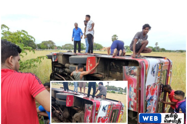 யாழில் வட்டுக்கோட்டையில் தனியார் போக்குவரத்து சேவையில் ஈடுபடும் பேருந்து பாய்ந்து பேருந்து விபத்து