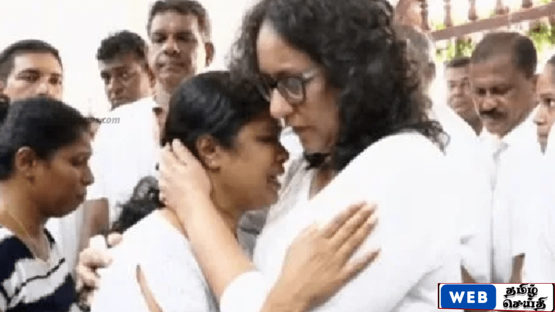 எல்ல-வெல்லவாய பேருந்து விபத்தில் உயிரிழந்தோருக்கு பிரதமர் ஹரிணி அஞ்சலி